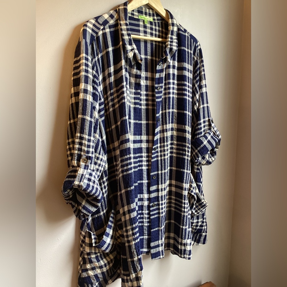 Trisha Tyler Button down - Picture 10 of 11